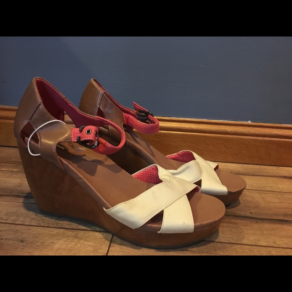 Dr. Scholls wedges size 8!